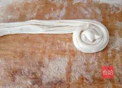 Illustration of how to make hand pancake rolls 9