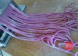 Illustration of how to make fruit and vegetable colored noodles 15