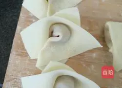 Illustration of how to make fresh meat wontons 7