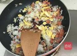 Onion and egg fried rice recipe illustration 6