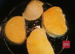 Illustration of how to make golden steamed bun slices 6