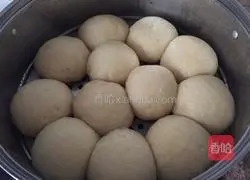 Illustration of how to make brown sugar steamed buns 15