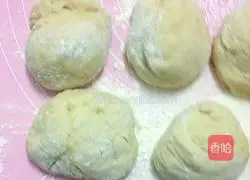 Illustration of how to make horseshoe flower steamed buns 9