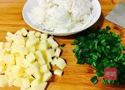 How to make fried rice with onion, minced meat and potatoes Illustration 3