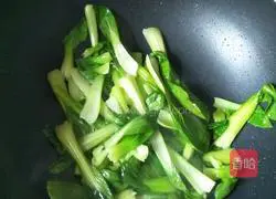 Illustration of how to stir-fry vegetables with bean cakes 8