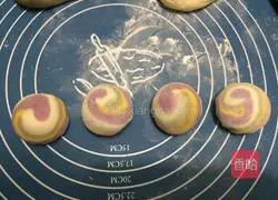 Illustration of how to make colorful threaded steamed buns 6