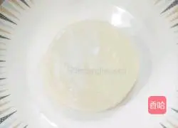 Illustration of how to make dumpling skin pot stickers 1