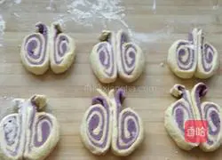 Illustration of how to make butterfly purple sweet potato buns 14
