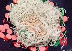 Illustration of how to make ham fried noodles 6