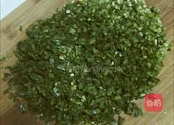 Illustration of how to make salmon and chive dumplings 3