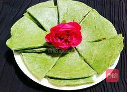 Illustration of how to make spinach and meat waffles 9