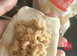 Illustration of how to make prunes and floss sesame cakes 17