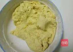 Illustration of how to make banana-filled pumpkin pancakes 3