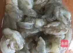 Illustration of how to make shrimp dumplings 1