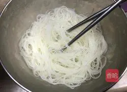 Illustration of how to make fried rice noodles 3