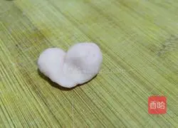 Illustration of how to make plum blossom steamed buns 7