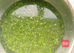 Illustration of how to make pork and cowpea filling dumplings 11