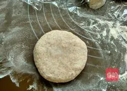 Illustration of how to make osmanthus sugar whole wheat purple sweet potato cake 11