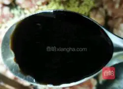  Illustration of how to make pork and coriander wonton stuffing 5