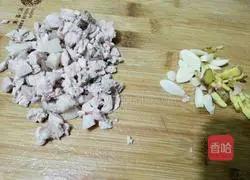 Illustration of how to make potato and vine fried noodles 2