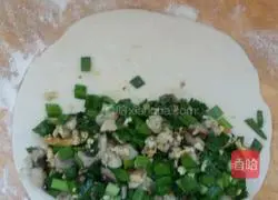 Mushrooms and chives baked into lotus leaf cake.Recipe 7