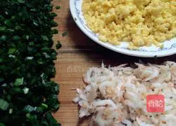 Three delicacies stuffed from the Northeast Illustration of how to make dumplings 1