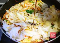Illustration of how to make fried noodles with garlic chili sauce 13