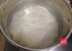 Illustration of how to make tomato, egg, cabbage and fried noodles 7