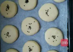 Illustration of making soft black sesame cake 7