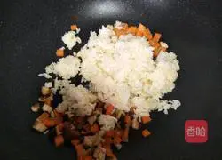 Illustration of how to make fried rice with carrots, mushrooms and eggs 4