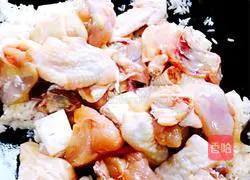 Illustration of how to make braised rice with taro and chicken 13