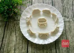 Illustration of making fish dumplings 14