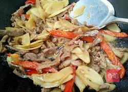 Young ginger Illustration of how to make stir-fried pork 8