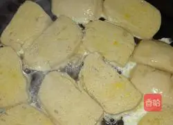 Illustration of how to make fried egg steamed bun slices 7