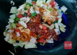 Illustration of making cabbage, egg, persimmon and noodle marinade 6