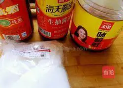 Illustration of how to make three fresh shrimp wontons 3