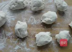 Illustration of how to make handmade buns 9