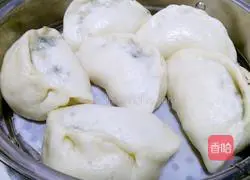 Illustration of how to make large dumplings with vegetarian filling 21