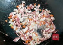 Illustration of how to make squid fried rice 3
