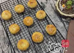 Illustration of how to make meat floss cakes 13