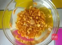 Illustration of how to make dumplings stuffed with pork, shrimp and cabbage 2