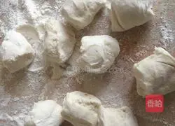 Illustration of how to make steamed buns (stuffed with pork and chives) 5