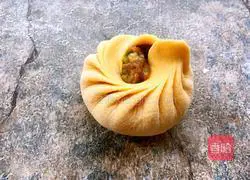 Illustration of how to wrap chrysanthemum buns 5