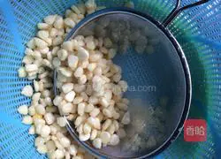 Illustration of how to make pan-fried corn tortillas 3