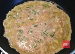 Illustration of how to make chive egg pancakes with cumin and potato shreds 6