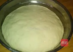 Illustration of how to make celery and pork stuffed buns 1