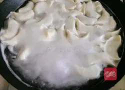 Illustration of how to make leek and egg dumplings 23