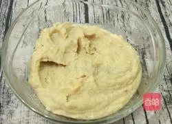 Illustration of how to make lotus seed mud rose cake 5