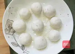 Illustration of homemade glutinous rice balls 4