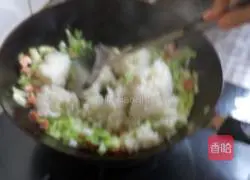 Illustration of how to make cabbage and egg fried rice 6